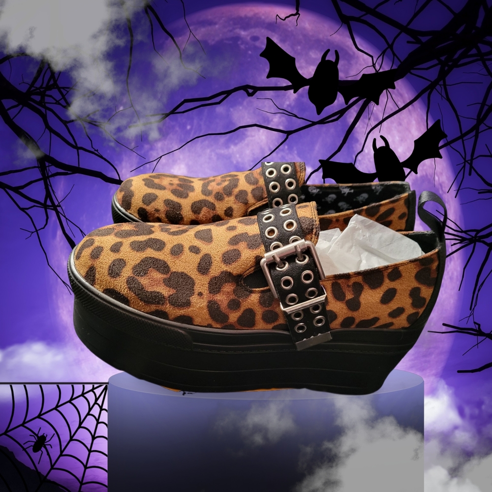 DOLLS KILL🔪🩸 LAMODE Brand Leopard🐆 Print Platform Shoes with Black Details🦇
